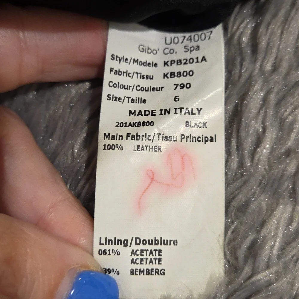 Buttery Soft Michael Kors Italy Cropped Leather Pants w/ Zipper Details Size 6!